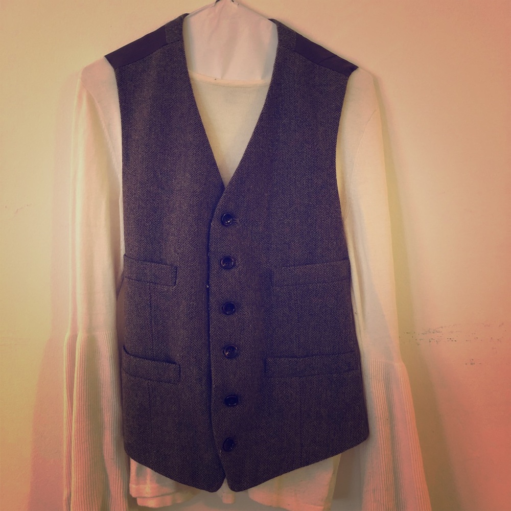 Buttoned vest